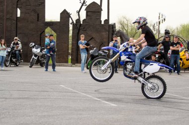 Shymkent, Kazakistan - 15 Şubat 2017: Motosiklet motorcu sezon açılış 15 Mart 2017 yılında Çimkent