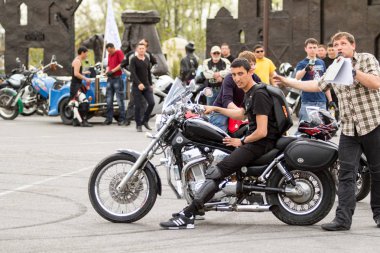 Shymkent, Kazakistan - 15 Şubat 2017: Motosiklet motorcu sezon açılış 15 Mart 2017 yılında Çimkent