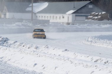 Petropavlovsk, Kazakistan - 6 Mart 2016: Fincan Urallar, Sibirya ve Kazakistan kış parça yarış. Yarış pisti Bishkul Kuzey Kazakistan 2016.