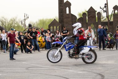 Shymkent, Kazakistan - 15 Şubat 2017: Motosiklet motorcu sezon açılış 15 Mart 2017 yılında Çimkent