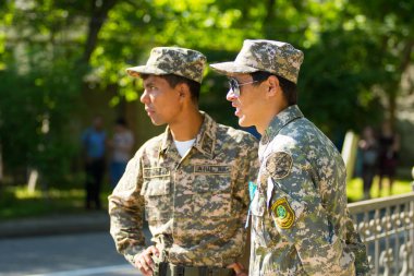 Shymkent, Kazakistan 9 Mayıs 2017: Ölümsüz alayı. Halk festivaller insan. Büyük Vatanseverlik Savaşı 1941-1945, Kızıl Ordu ve Sovyet halkının Zafer Bayramı.