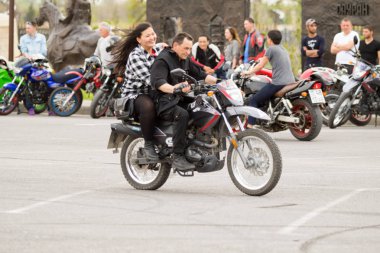 Shymkent, Kazakistan - 15 Şubat 2017: Motosiklet motorcu sezon açılış 15 Mart 2017 yılında Çimkent