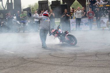 Shymkent, Kazakistan - 15 Şubat 2017: Motosiklet motorcu sezon açılış 15 Mart 2017 yılında Çimkent