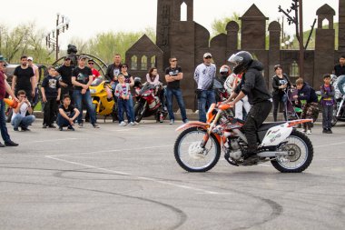 Shymkent, Kazakistan - 15 Şubat 2017: Motosiklet motorcu sezon açılış 15 Mart 2017 yılında Çimkent