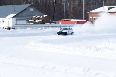 Petropavlovsk, Kazakistan - 6 Mart 2016: Fincan Urallar, Sibirya ve Kazakistan kış parça yarış. Yarış pisti Bishkul Kuzey Kazakistan 2016.