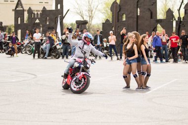 Shymkent, Kazakistan - 15 Şubat 2017: Motosiklet motorcu sezon açılış 15 Mart 2017 yılında Çimkent