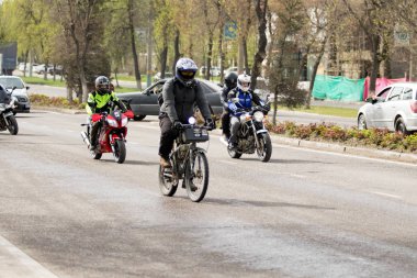 Shymkent, Kazakistan - 15 Şubat 2017: Motosiklet motorcu sezon açılış 15 Mart 2017 yılında Çimkent
