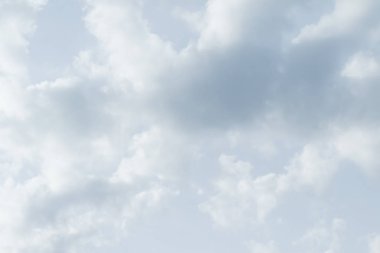 Bulutlu güzel mavi gökyüzü 