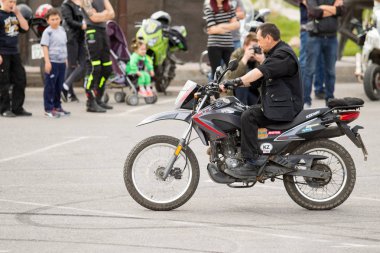 Shymkent, Kazakistan - 15 Şubat 2017: Motosiklet motorcu sezon açılış 15 Mart 2017 yılında Çimkent