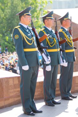 Shymkent, Kazakistan 9 Mayıs 2017: Ölümsüz alayı. Halk festivaller insan. Büyük Vatanseverlik Savaşı 1941-1945, Kızıl Ordu ve Sovyet halkının Zafer Bayramı.