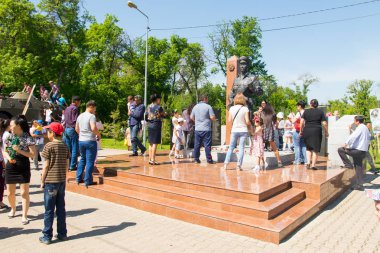 Shymkent, Kazakistan 9 Mayıs 2017: Ölümsüz alayı. Halk festivaller insan. Büyük Vatanseverlik Savaşı 1941-1945, Kızıl Ordu ve Sovyet halkının Zafer Bayramı.