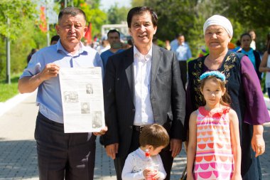 Shymkent, Kazakistan 9 Mayıs 2017: Ölümsüz alayı. Halk festivaller insan. Büyük Vatanseverlik Savaşı 1941-1945, Kızıl Ordu ve Sovyet halkının Zafer Bayramı.