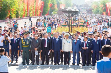 Shymkent, Kazakistan 9 Mayıs 2017: Ölümsüz alayı. Halk festivaller insan. Büyük Vatanseverlik Savaşı 1941-1945, Kızıl Ordu ve Sovyet halkının Zafer Bayramı.