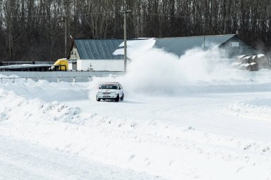 Petropavlovsk, Kazakistan - 6 Mart 2016: Fincan Urallar, Sibirya ve Kazakistan kış parça yarış. Yarış pisti Bishkul Kuzey Kazakistan 2016.