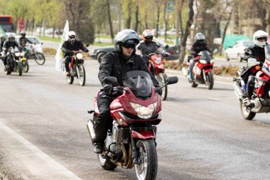 Shymkent, Kazakistan - 15 Şubat 2017: Motosiklet motorcu sezon açılış 15 Mart 2017 yılında Çimkent
