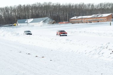 Petropavlovsk, Kazakistan - 6 Mart 2016: Fincan Urallar, Sibirya ve Kazakistan kış parça yarış. Yarış pisti Bishkul Kuzey Kazakistan 2016.