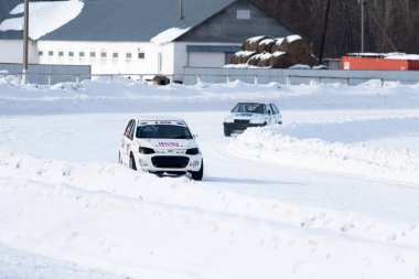 Petropavlovsk, Kazakistan - 6 Mart 2016: Fincan Urallar, Sibirya ve Kazakistan kış parça yarış. Yarış pisti Bishkul Kuzey Kazakistan 2016.