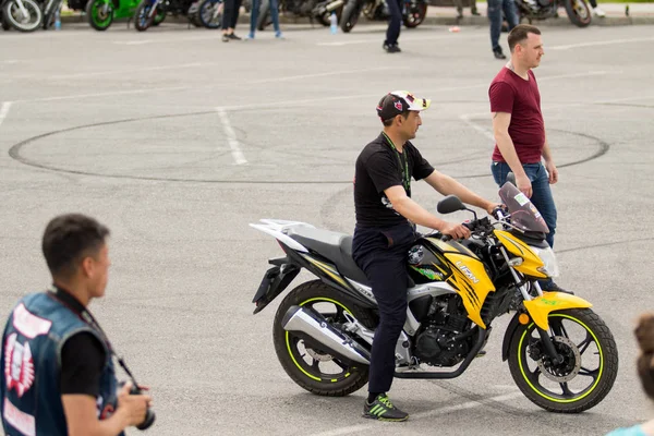 Szymkent Kazachstan Marzec 2017 Motocykle Otwarciu Sezonu Rowerzysta Mieście Szymkent — Zdjęcie stockowe