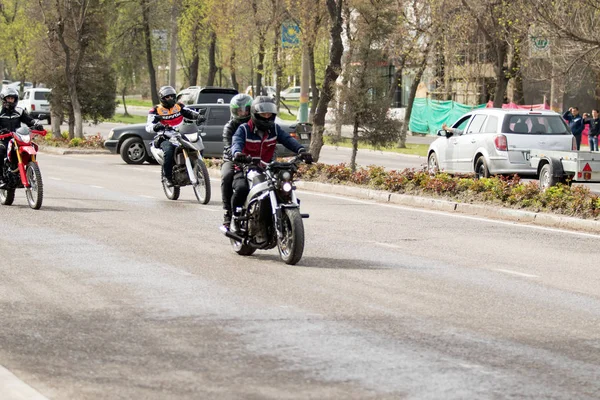 Shymkent, Kazakistan - 15 Şubat 2017: Motosiklet motorcu sezon açılış 15 Mart 2017 yılında Çimkent
