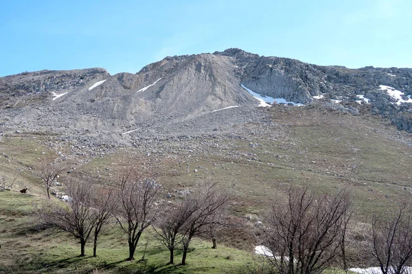 Montañas Piedras Colinas Prados Verdes Paisaje Primavera — Foto de Stock