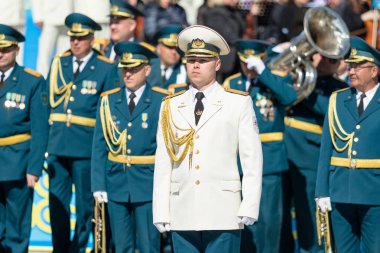 Petropavlovsk, Kazakistan - 9 Mayıs 2016: 9 Mayıs 2016 Petropavlovsk, Kazakistan'daki zafer günü. Ölü savaş anısına. Üyeler mutlu.