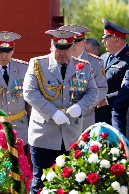 Petropavlovsk, Kazakistan - 9 Mayıs 2016: 9 Mayıs 2016 Petropavlovsk, Kazakistan'daki zafer günü. Ölü savaş anısına. Üyeler mutlu.