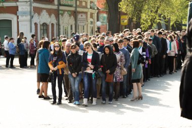 Petropavlovsk 7 Mayıs 2016: Resmi tatil. Defender'ı vatan günün Kazakistan'da 7 Mayıs kutladı. Asker ve askeri. Toplu kutlamalar insanlar.