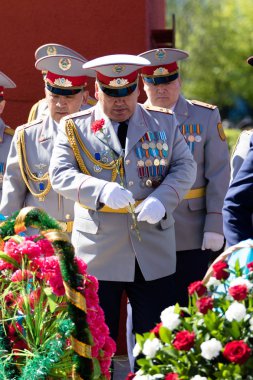 Petropavlovsk, Kazakistan - 9 Mayıs 2016: 9 Mayıs 2016 Petropavlovsk, Kazakistan'daki zafer günü. Ölü savaş anısına. Üyeler mutlu.
