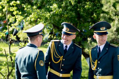 Petropavlovsk, Kazakistan - 9 Mayıs 2016: 9 Mayıs 2016 Petropavlovsk, Kazakistan'daki zafer günü. Ölü savaş anısına. Üyeler mutlu.