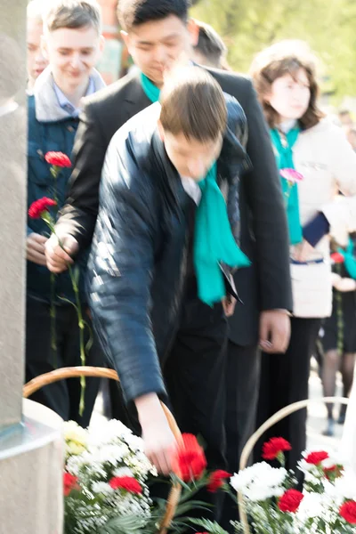 Petropavlovsk 7 Mayıs 2016: Resmi tatil. Defender'ı vatan günün Kazakistan'da 7 Mayıs kutladı. Asker ve askeri. Toplu kutlamalar insanlar.