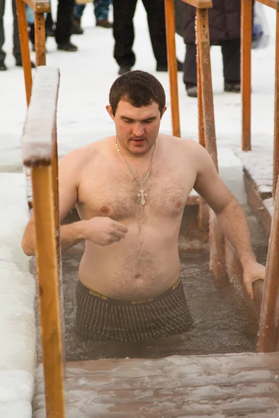 Petropavlovsk Kasachstan Januar 2018 Die Taufe Menschen Schwimmen Winter Eisloch — Stockfoto
