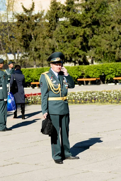 Petropavlovsk, Kazakistan - 9 Mayıs 2016: 9 Mayıs 2016 Petropavlovsk, Kazakistan'daki zafer günü. Ölü savaş anısına. Üyeler mutlu.