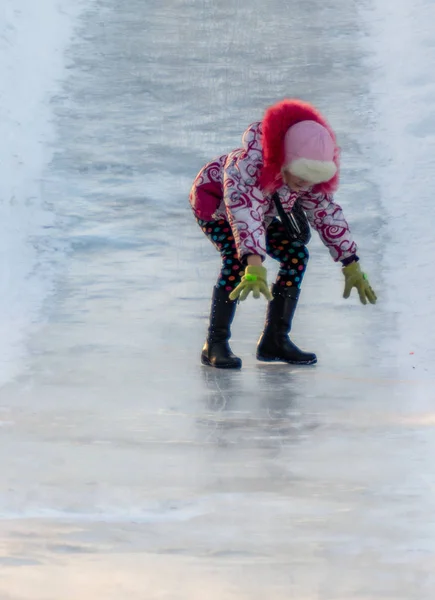 Petropavlovsk Kazakhstan January 2019 Children Ride Icy Hill Adults Children — Stock Photo, Image