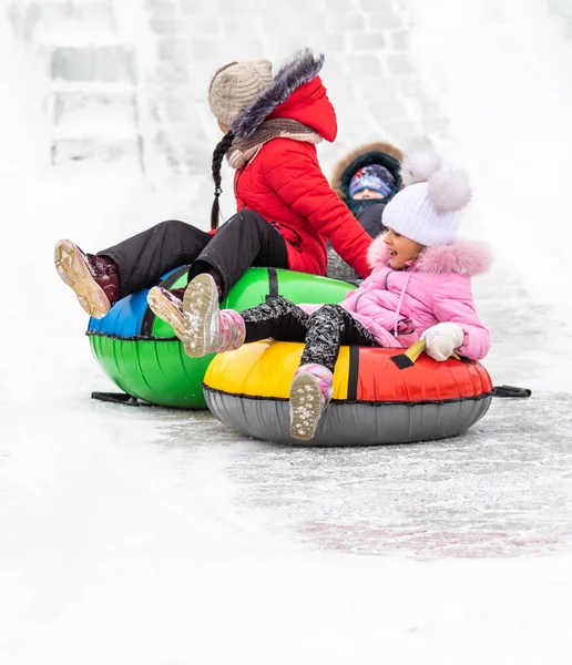 Петропавловский Казахстан Января 2019 Года Дети Катаются Ледяном Холме Взрослые — стоковое фото