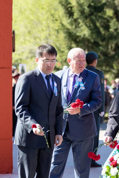 ペトロパブロフスク カザフスタン 2016 2016 日でペトロパブロフスク カザフスタンに勝利の日 戦没者追悼 幸せなメンバー — ストック写真