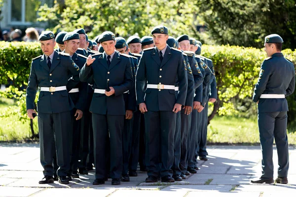 Petropavlovsk, Kazakistan - 9 Mayıs 2016: 9 Mayıs 2016 Petropavlovsk, Kazakistan'daki zafer günü. Ölü savaş anısına. Üyeler mutlu.