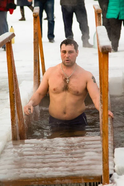 Petropavlovsk Kasachstan Januar 2018 Die Taufe Menschen Schwimmen Winter Eisloch — Stockfoto