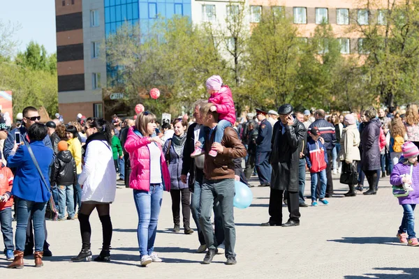 Petropavlovsk, Kazakistan - 9 Mayıs 2016: 9 Mayıs 2016 Petropavlovsk, Kazakistan'daki zafer günü. Ölü savaş anısına. Üyeler mutlu.