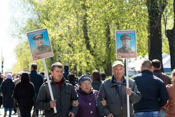 Petropavlovsk 9 Mayıs 2016: sakinleri unutulmaz Alayı 