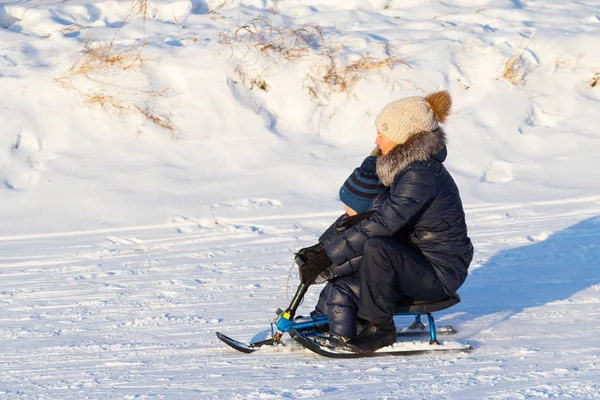 Petropavlovsk Kasachstan Dezember 2018 Kinder Und Eltern Fahren Winter Mit — Stockfoto