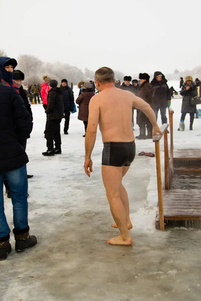 Petropavlovsk Kasachstan Januar 2018 Die Taufe Menschen Schwimmen Winter Eisloch — Stockfoto