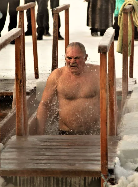 Petropavlovsk Kasachstan Januar 2018 Die Taufe Menschen Schwimmen Winter Eisloch — Stockfoto