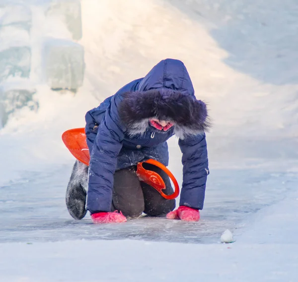 Petropavlovsk Kasachstan Januar 2019 Kinder Fahren Auf Einem Vereisten Hügel — Stockfoto