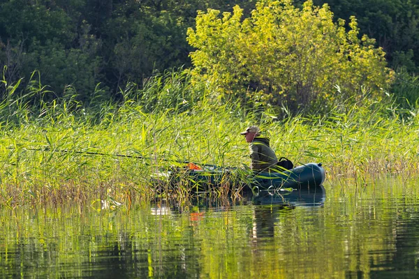 Petropavlovsk Kazakistan Luglio 2018 Pescatori Persone Gommoni Sul Pesce Lago — Foto Stock