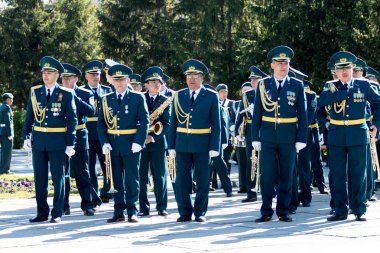 Petropavlovsk, Kazakistan - 9 Mayıs 2016: 9 Mayıs 2016 Petropavlovsk, Kazakistan'daki zafer günü. Ölü savaş anısına. Üyeler mutlu.