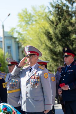 Petropavlovsk, Kazakistan - 9 Mayıs 2016: 9 Mayıs 2016 Petropavlovsk, Kazakistan'daki zafer günü. Ölü savaş anısına. Üyeler mutlu.