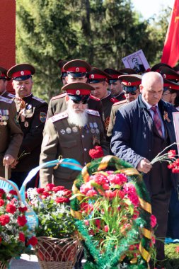 Petropavlovsk, Kazakistan - 9 Mayıs 2016: 9 Mayıs 2016 Petropavlovsk, Kazakistan'daki zafer günü. Ölü savaş anısına. Üyeler mutlu.