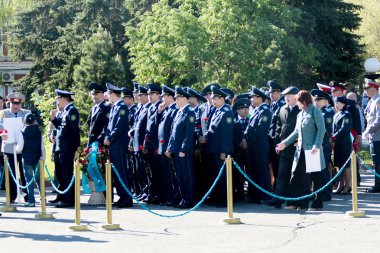 Petropavlovsk, Kazakistan - 9 Mayıs 2016: 9 Mayıs 2016 Petropavlovsk, Kazakistan'daki zafer günü. Ölü savaş anısına. Üyeler mutlu.