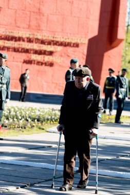 Petropavlovsk, Kazakistan - 9 Mayıs 2016: 9 Mayıs 2016 Petropavlovsk, Kazakistan'daki zafer günü. Ölü savaş anısına. Üyeler mutlu.