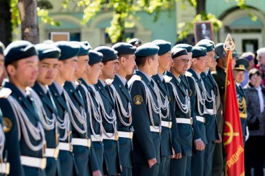 Petropavlovsk, Kazakistan - 9 Mayıs 2016: 9 Mayıs 2016 Petropavlovsk, Kazakistan'daki zafer günü. Ölü savaş anısına. Üyeler mutlu.